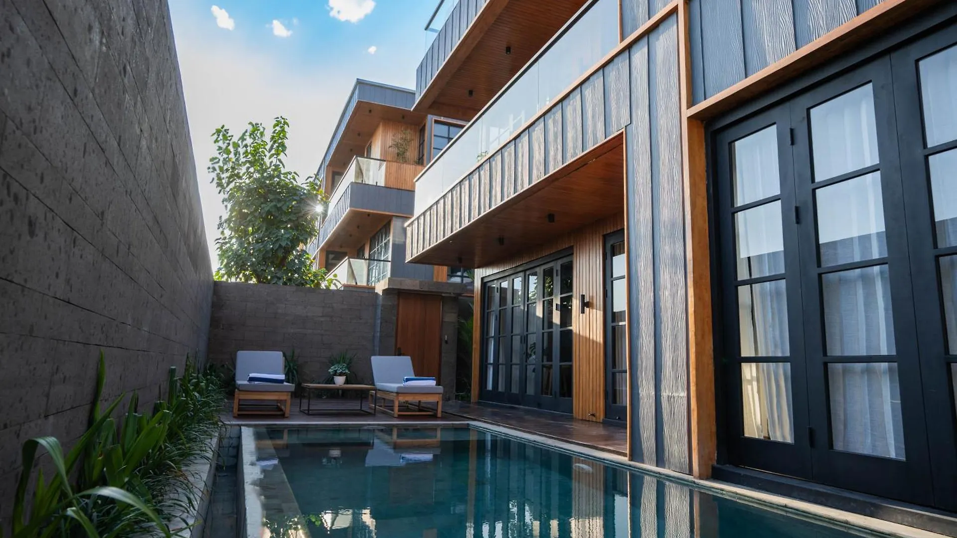 Secana Beachtown Resort & Residences Canggu  5*, Canggu (Bali)